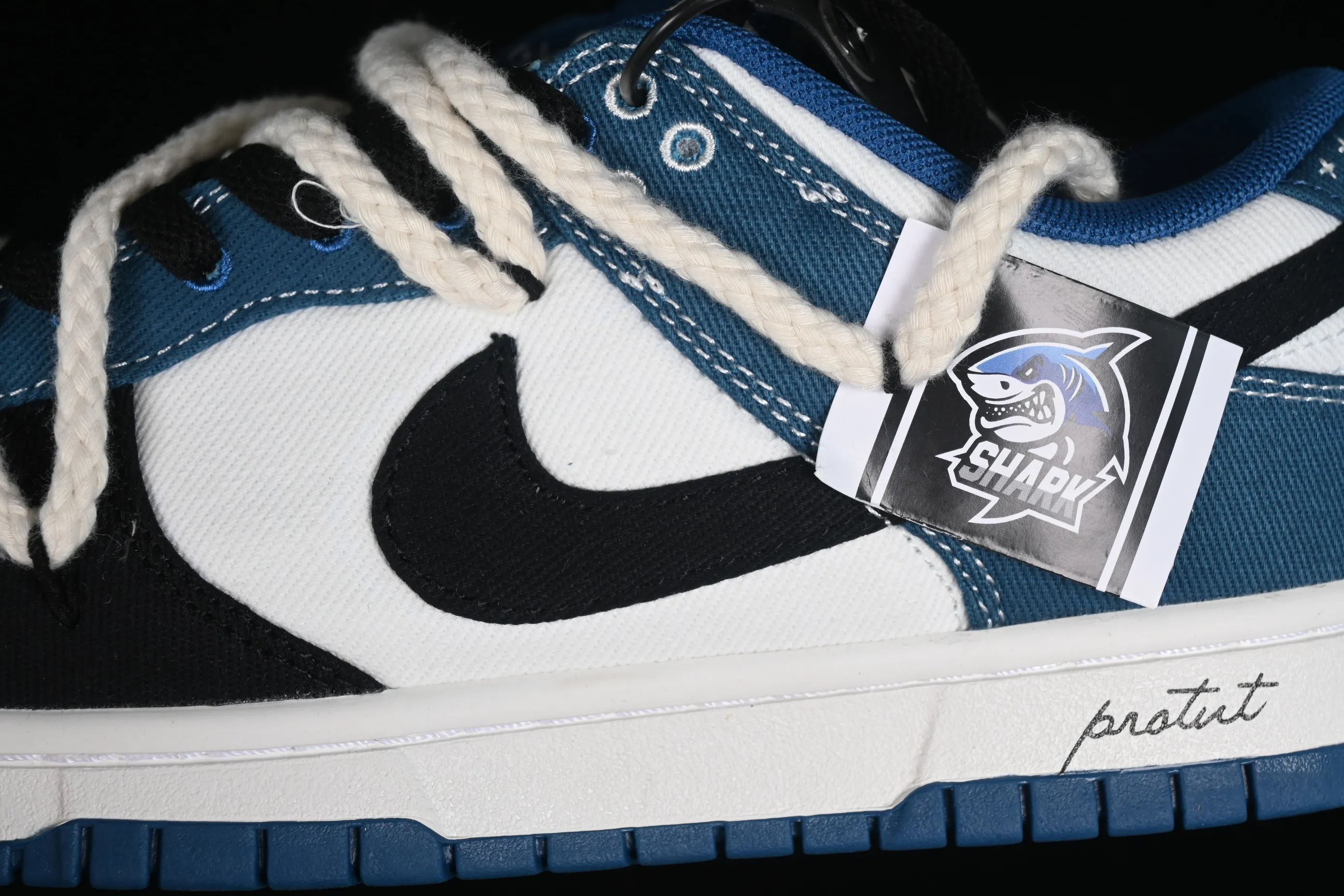All categories Nk SB Dunk series Nk SB Dunk Low Low-top sneakers Nk Dunk Low Black and white blue High street style Protect the ocean Hemp rope deconstruction SB strap low-top casual sneakers DV0834-101
